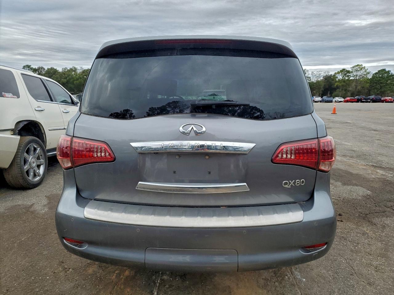 INFINITI Qx Base Image 4