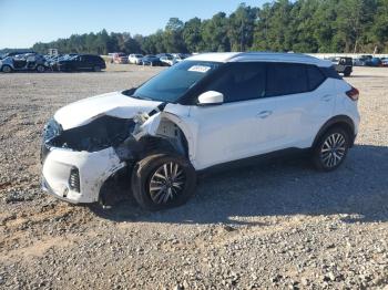 Salvage Nissan Kicks