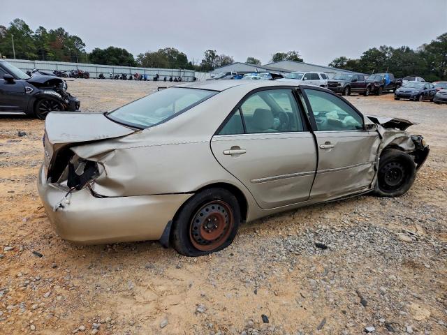 Toyota Camry Le Image 4