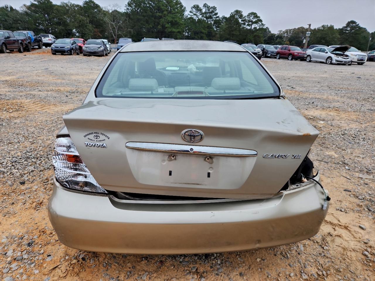 Toyota Camry Le Image 11