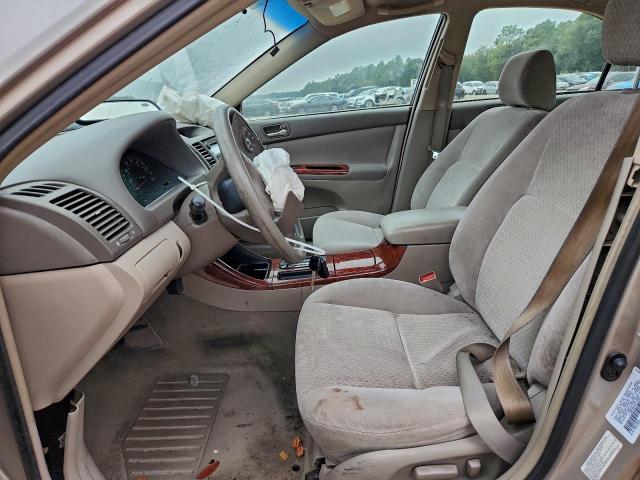 Toyota Camry Le Image 6