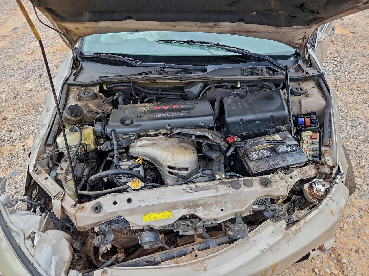 Toyota Camry Le Image 9