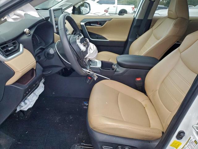 Toyota RAV4 Limited Image 8