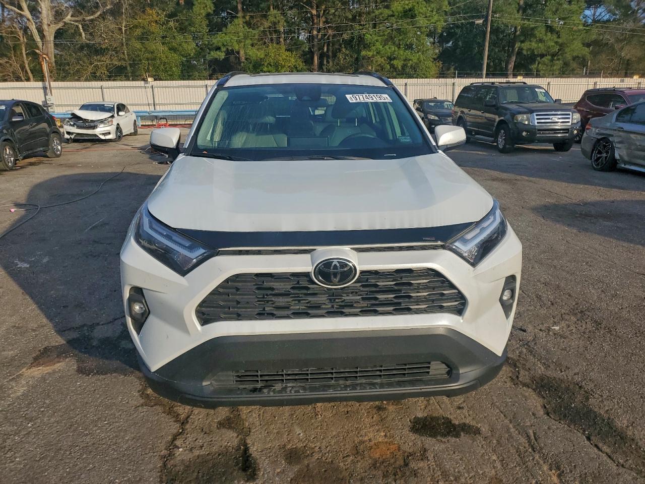 Toyota RAV4 Xle Premium Image 2