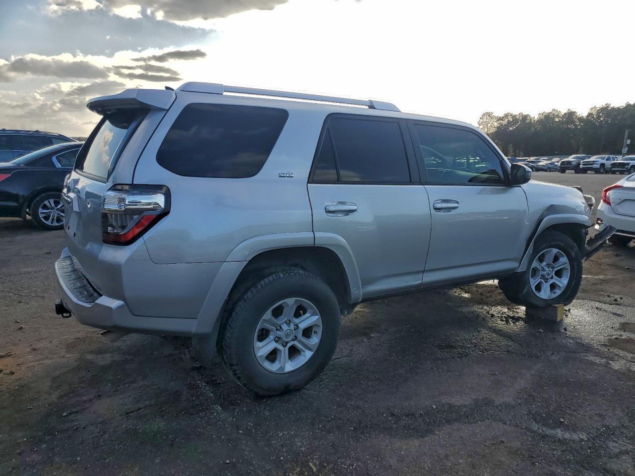 Toyota 4Runner Sr5 Image 2