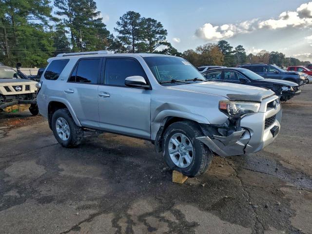 Toyota 4Runner Sr5 Image 3