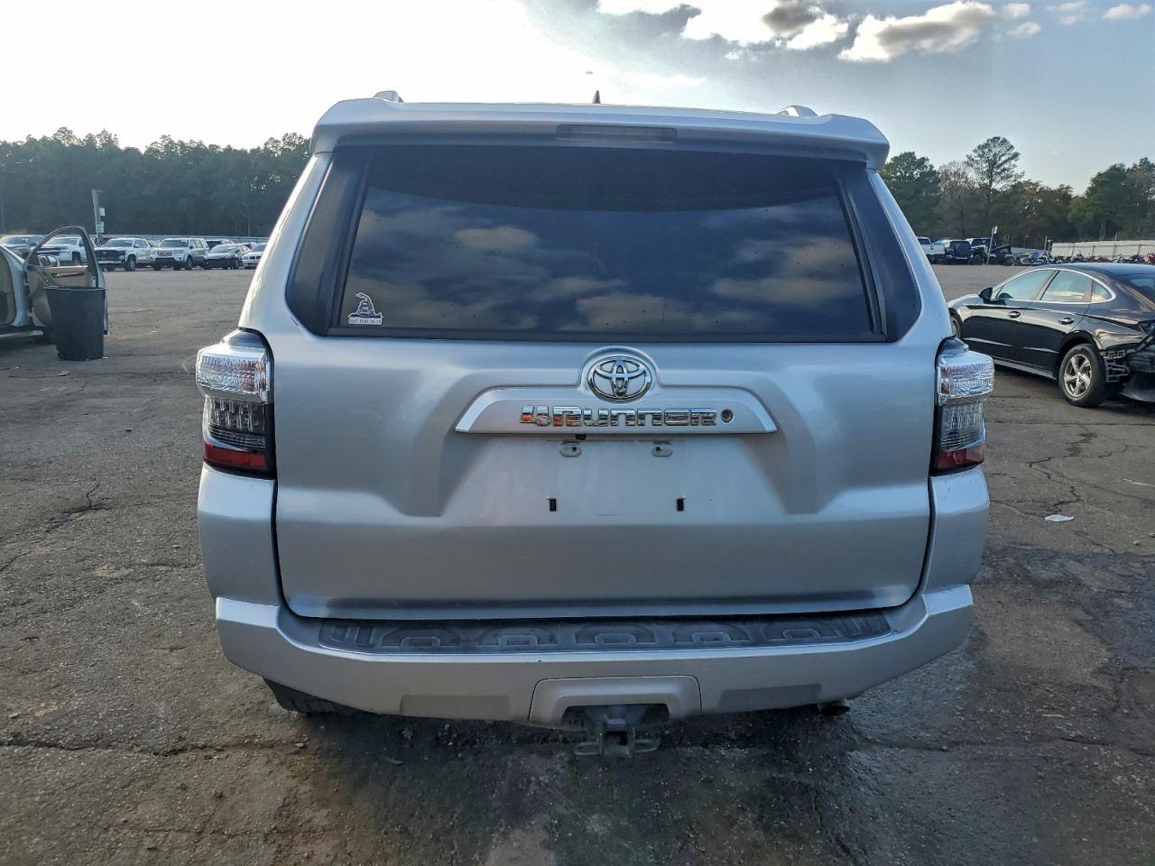 Toyota 4Runner Sr5 Image 5