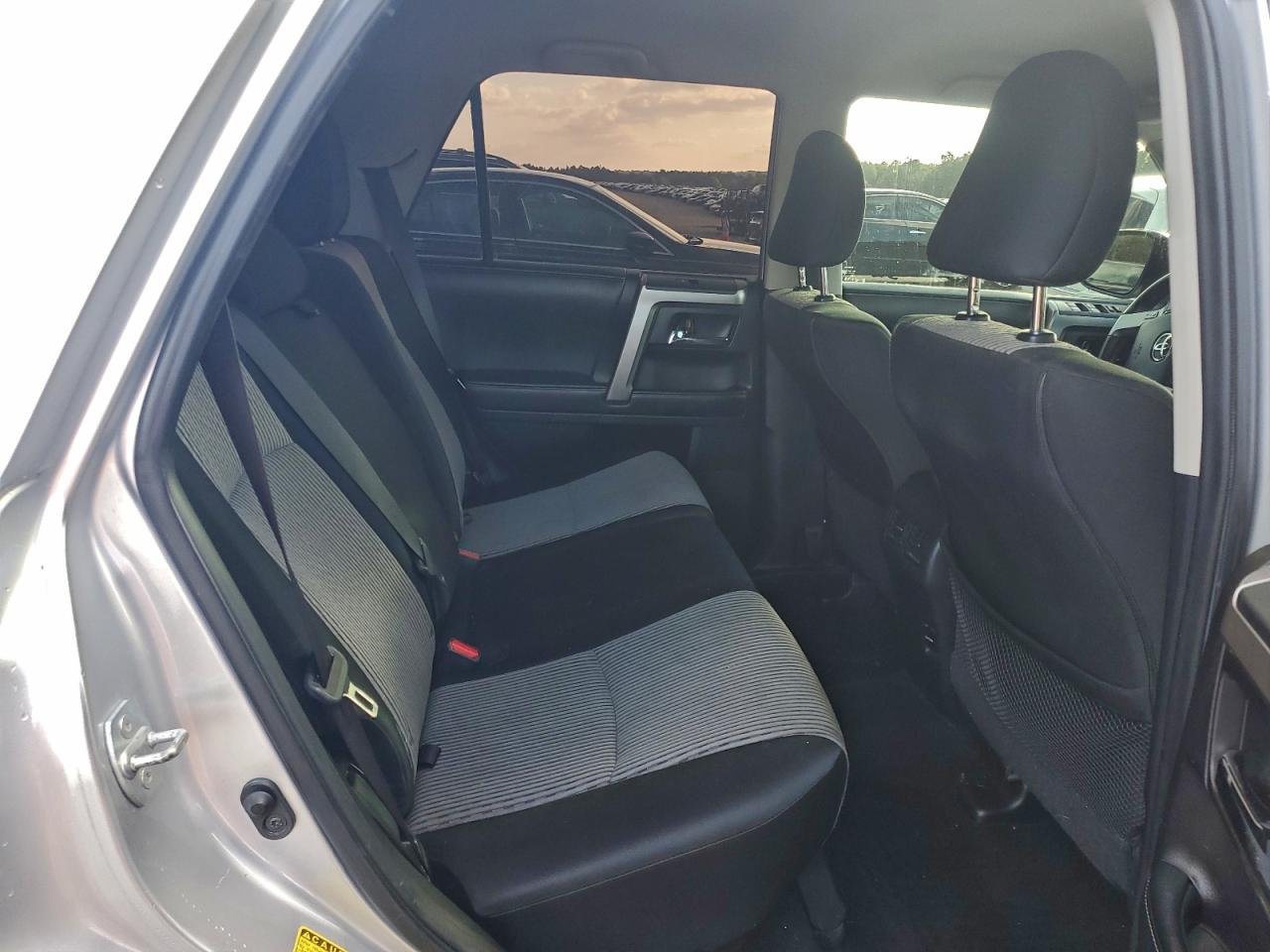 Toyota 4Runner Sr5 Image 9