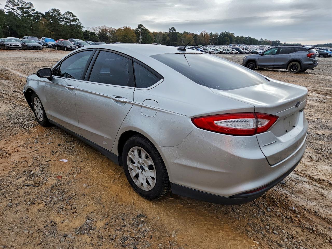 Ford Fusion S Image 3
