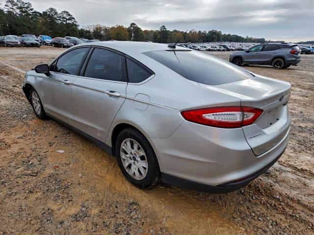 Ford Fusion S Image 3