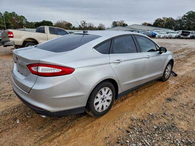 Ford Fusion S Image 4