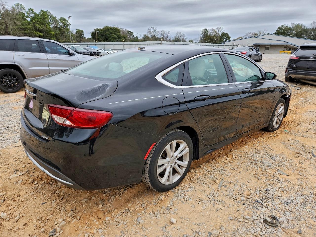 Chrysler 200 Limited Image 2