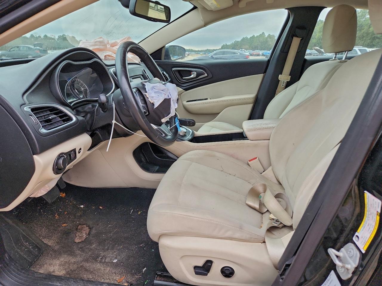 Chrysler 200 Limited Image 11