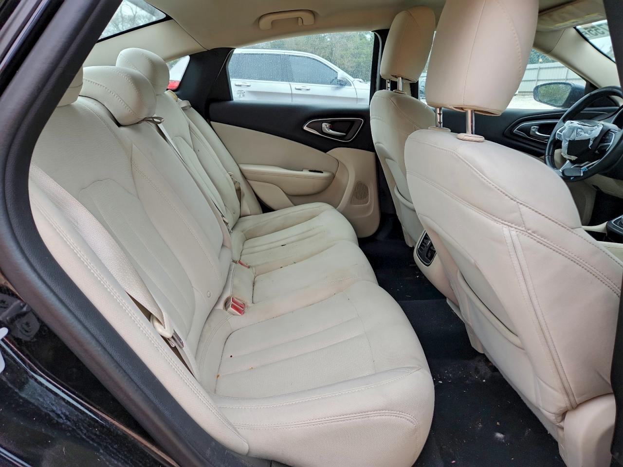 Chrysler 200 Limited Image 7