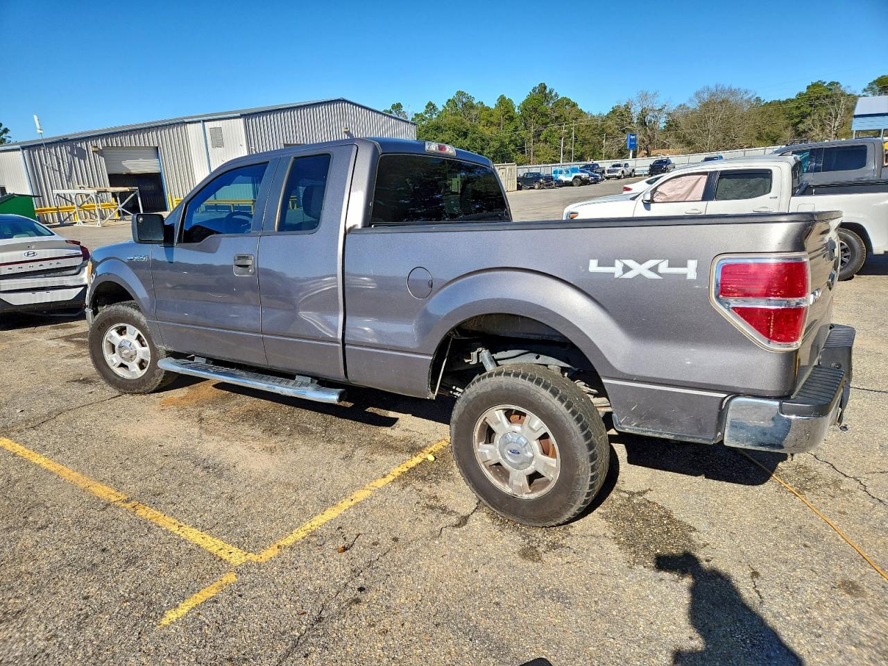 Ford F-150 Super Cab Image 11