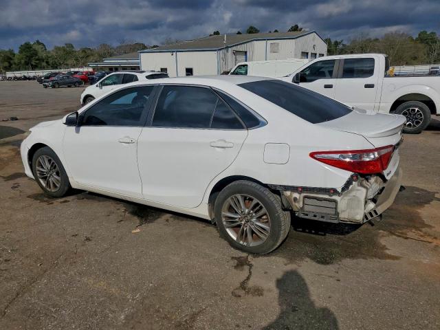 Toyota Camry Le Image 9