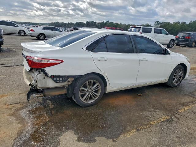 Toyota Camry Le Image 2