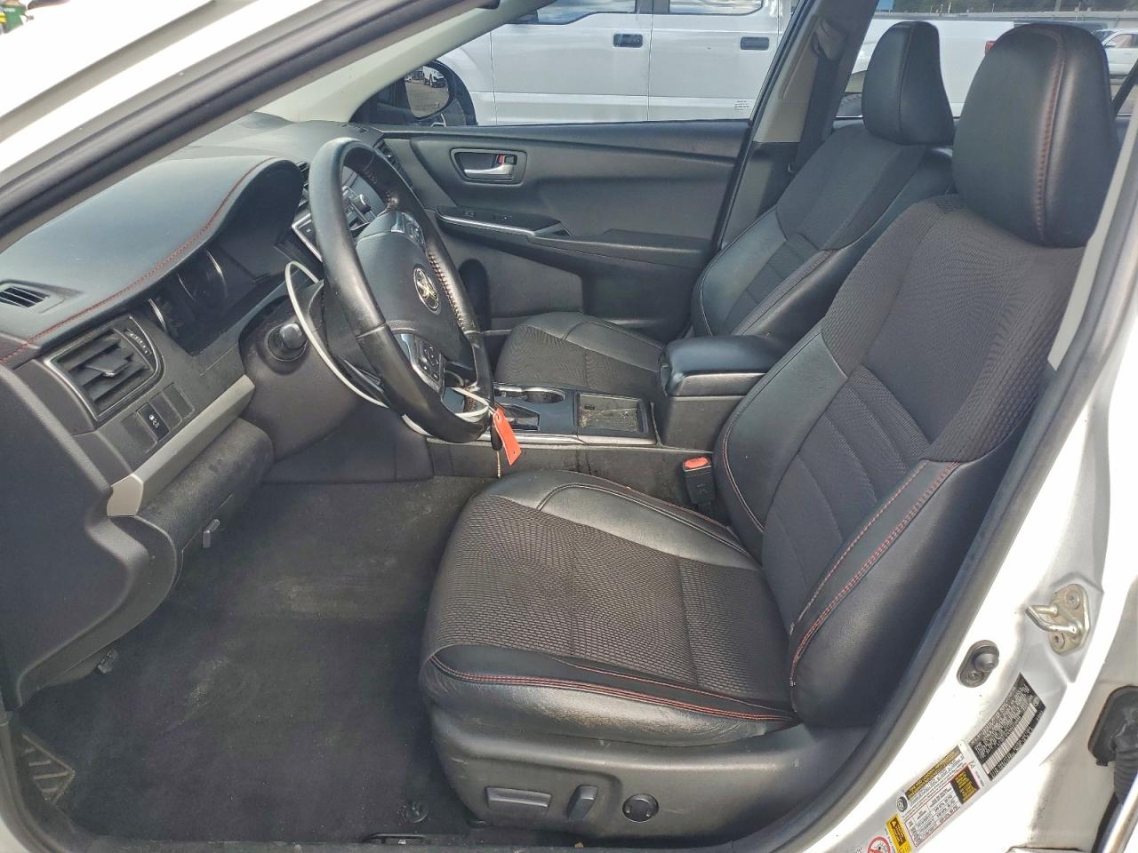 Toyota Camry Le Image 7