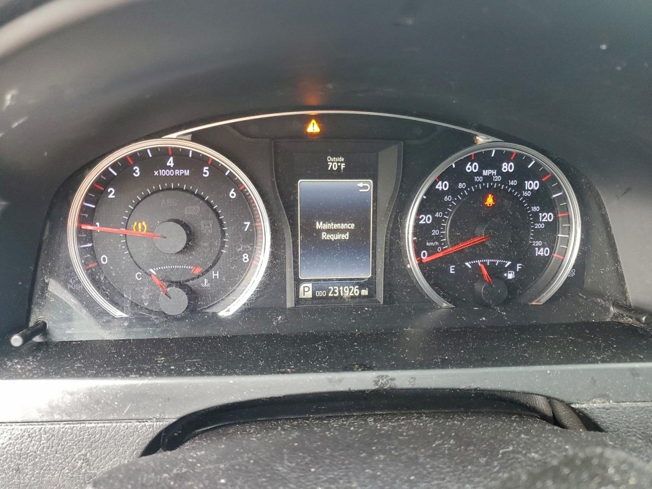 Toyota Camry Le Image 11