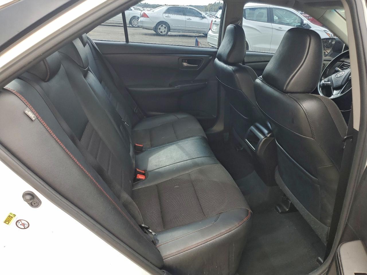 Toyota Camry Le Image 6