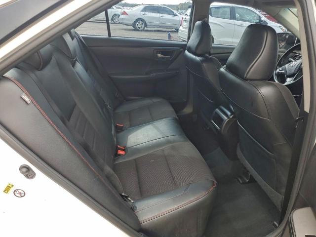 Toyota Camry Le Image 6