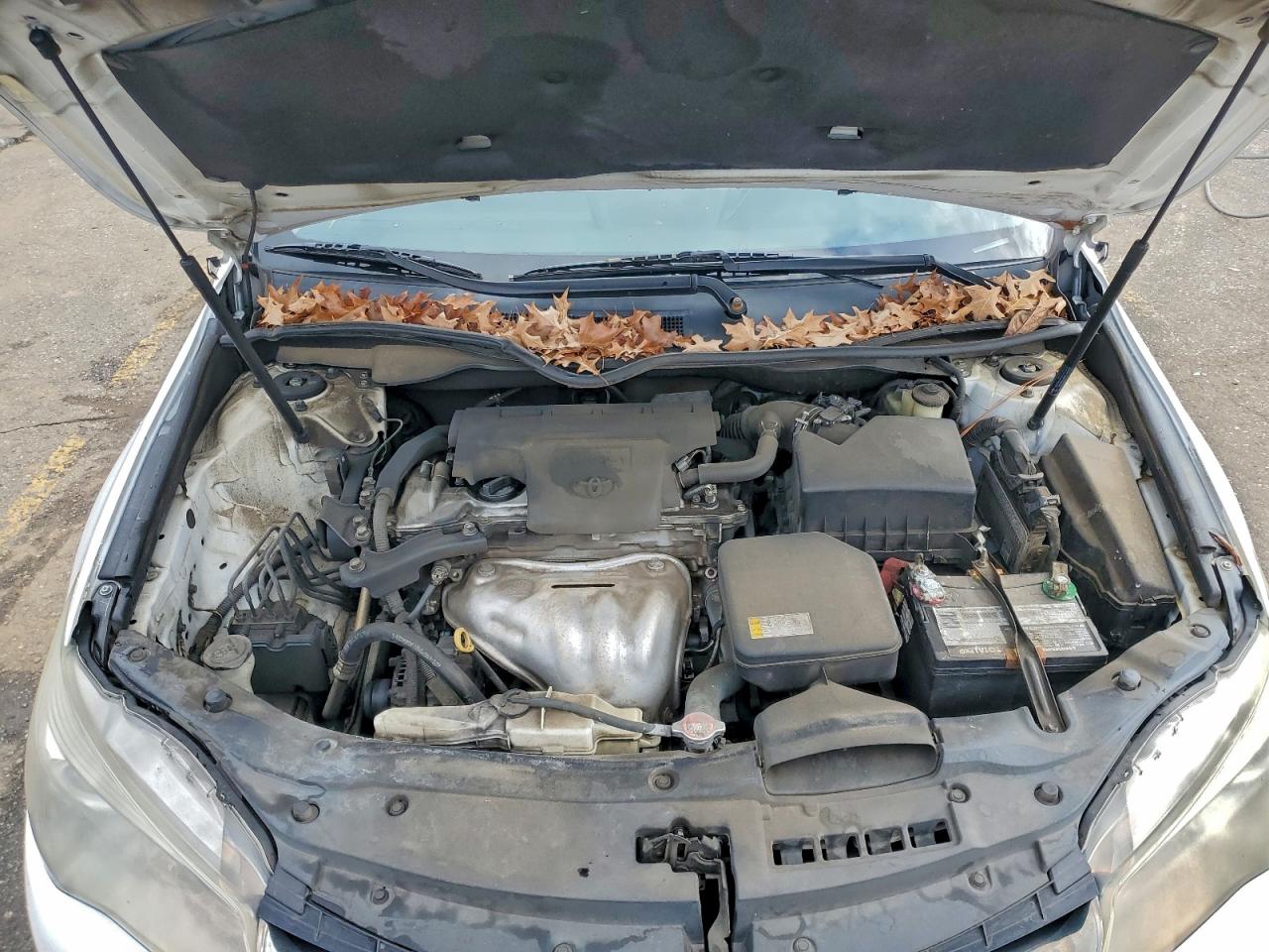 Toyota Camry Le Image 5