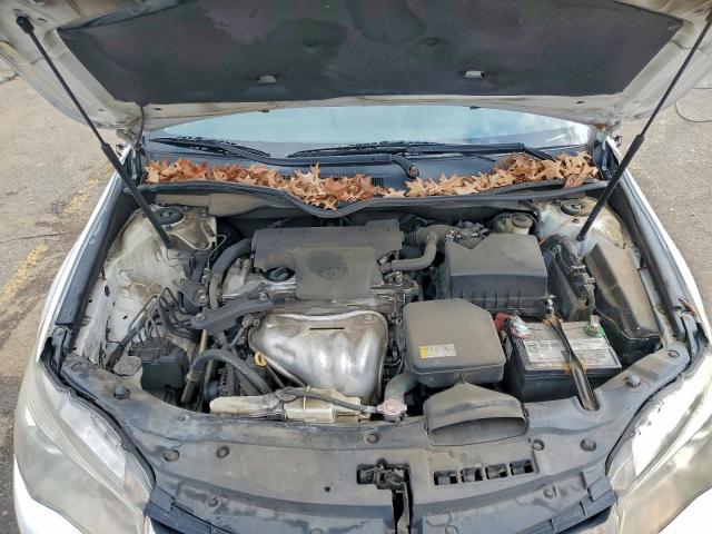 Toyota Camry Le Image 5