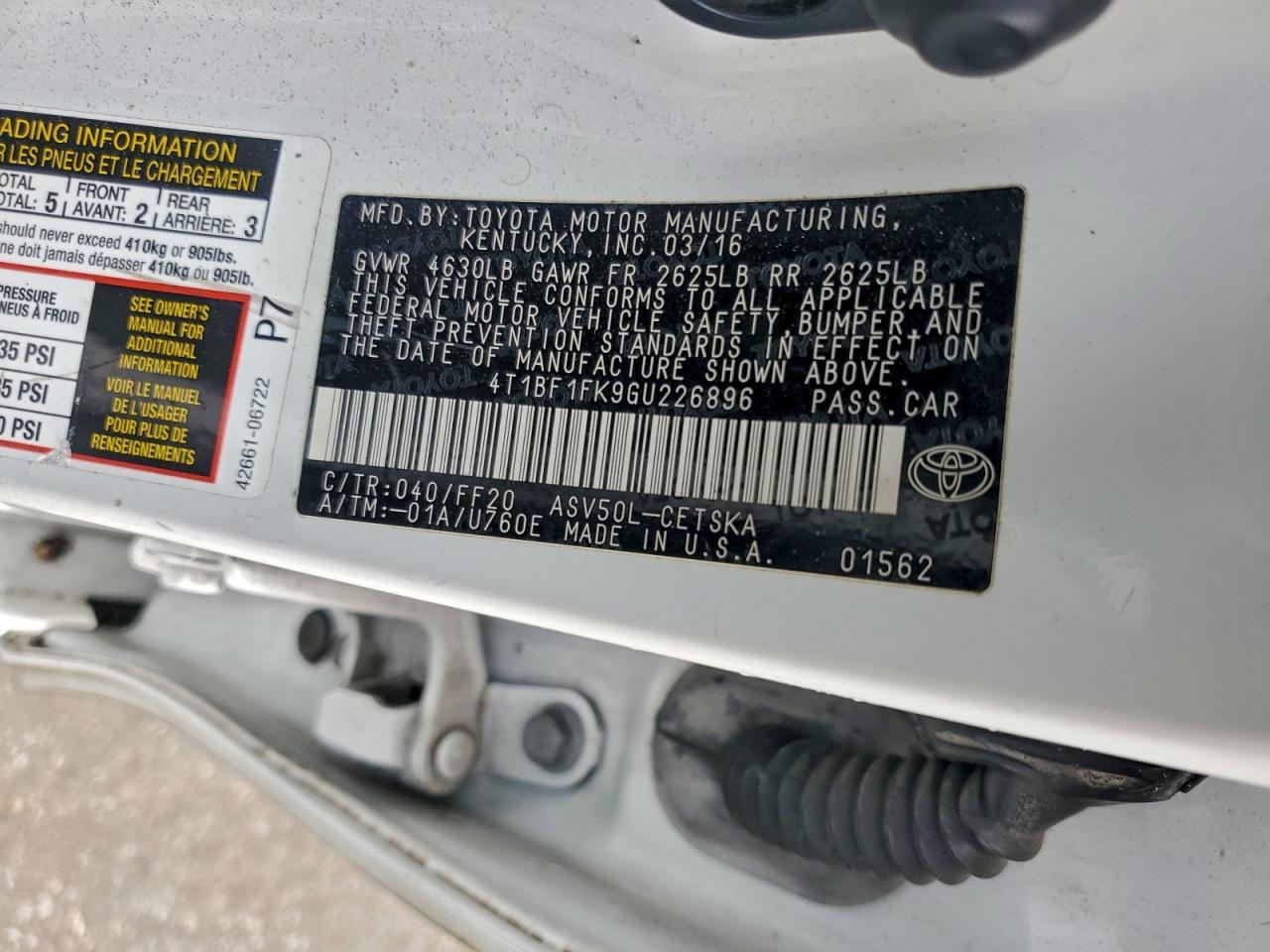 Toyota Camry Le Image 10