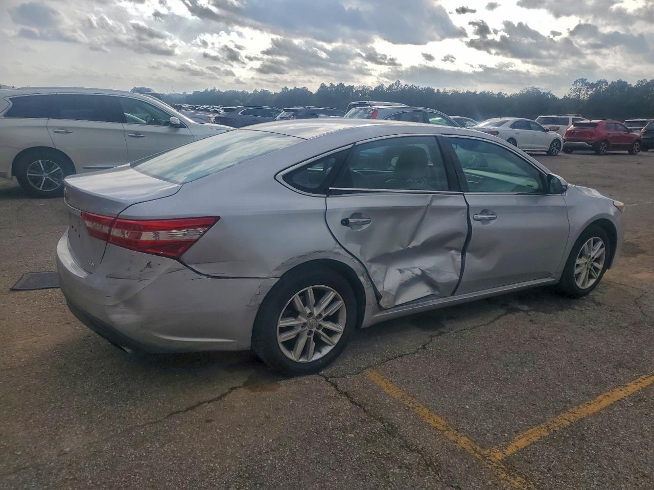 Toyota Avalon Base Image 9